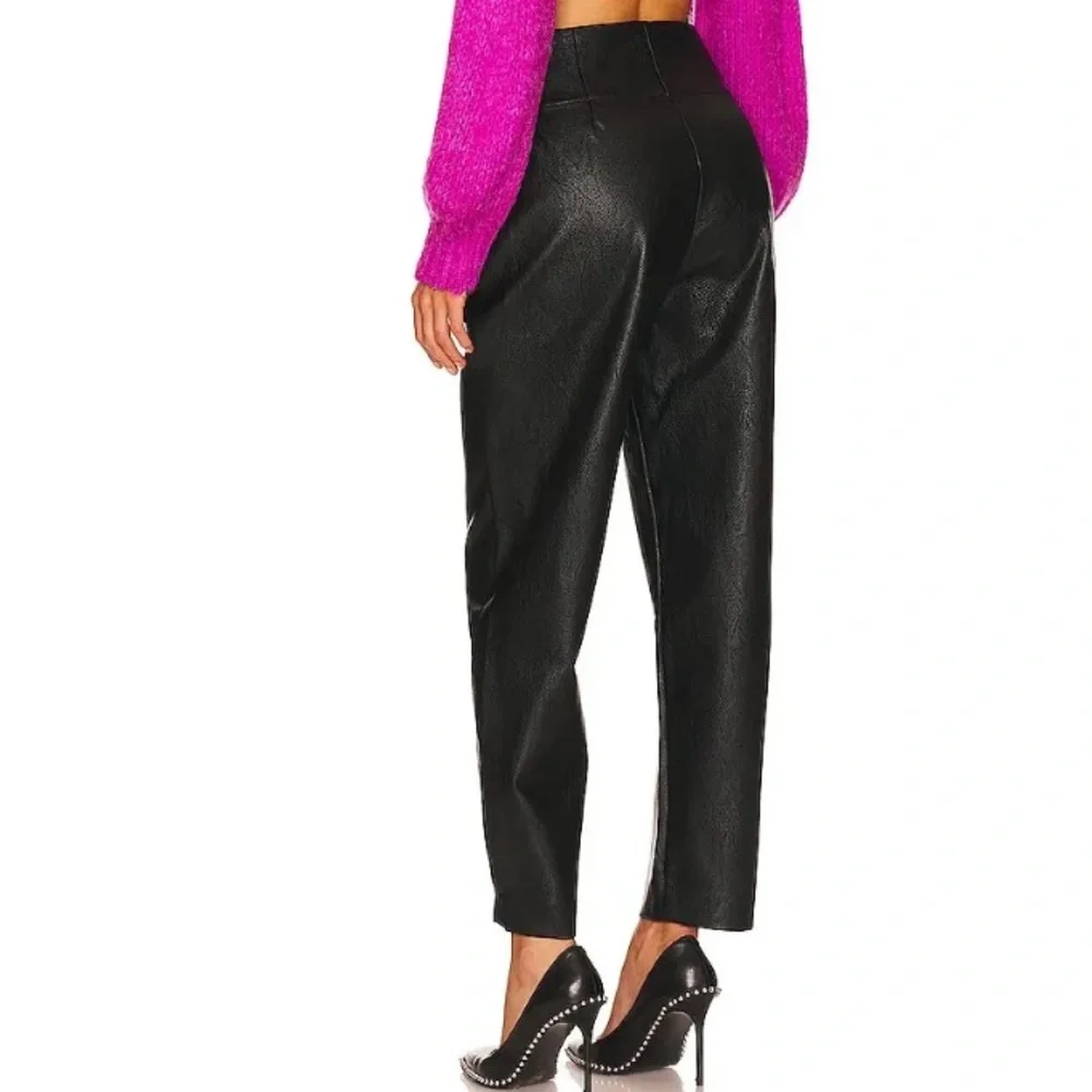 Line & Dot nwt line